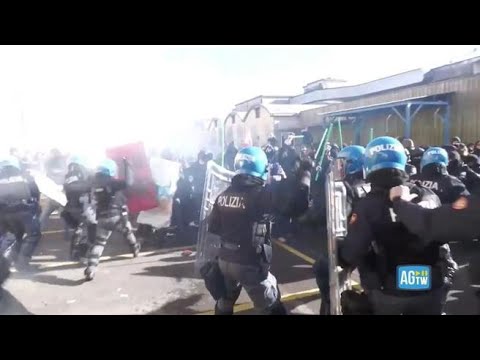 Scontri al corteo contro la presenza di Israele alla Fiera dell’Oro a Vicenza: la carica della…