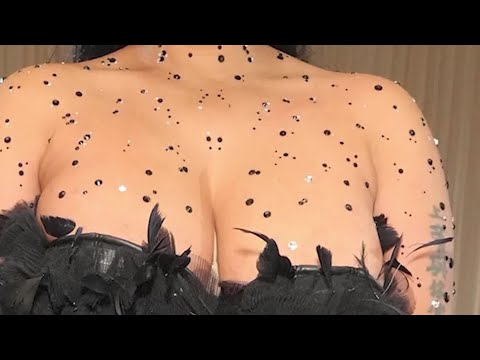 #NickiMinaj riguarda i suoi look più iconici