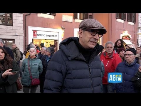 Roma, presidio al Teatro Argentina: «Sdegno per la nomina del nuovo direttore, atto fascista e…