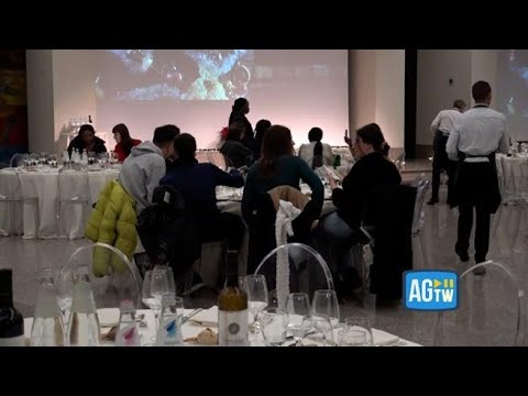 Milano, pranzo solidale in Confcommercio: «Qui anche lavoratori poveri»