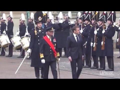 La visita di Stato di Macron in Svezia:  accolto da re Carl XVI Gustaf