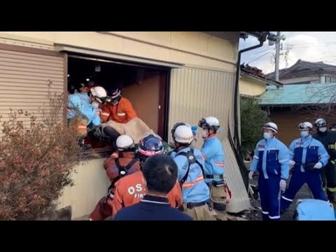 Giappone, 80enne estratta viva dalle macerie 3 giorni dopo il sisma
