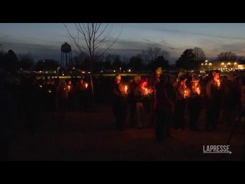 Sparatoria in una scuola in Iowa: veglia di preghiera per la vittima di 11 anni