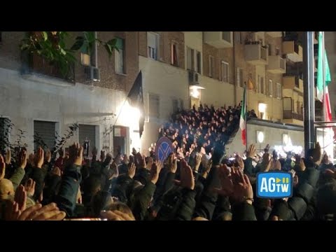 Saluti romani e ‘Presente’ davanti alla sede di Acca Larenzia per ricordare i militanti uccisi