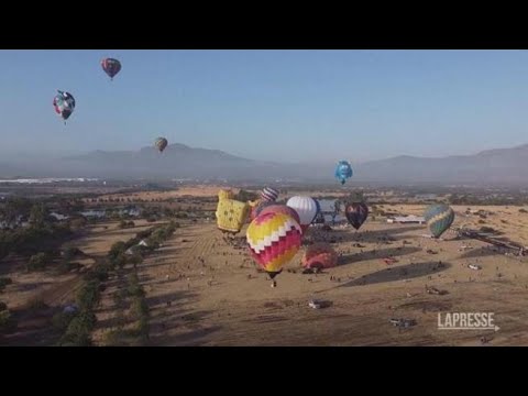 Cile, la magia delle mongolfiere nel cielo di Santiago