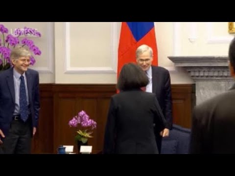 Taiwan, delegazione Usa in visita: «Un brillante esempio di democrazia per il mondo»