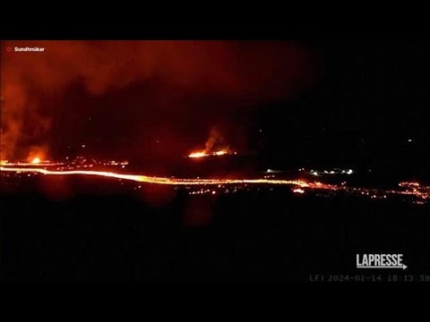 Islanda, continua l’eruzione del vulcano vicino a Grindavik