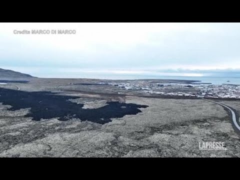 Islanda, le spettacolari immagini dal drone del vulcano in eruzione