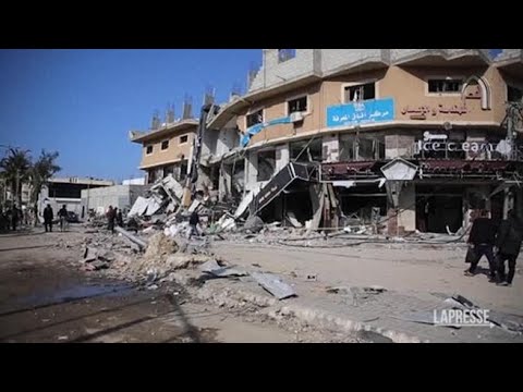 Gaza, decine di edifici distrutti nel campo profughi di Nuseirat