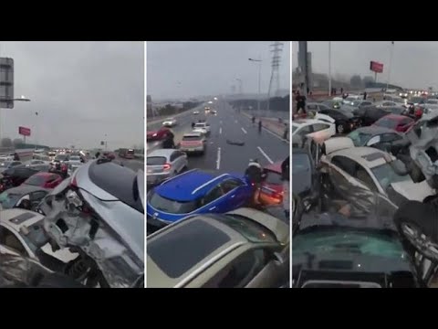 Gigantesco tamponamento su autostrada cinese: centinaia di auto coinvolte