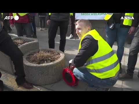Protestano gli agricoltori polacchi, bloccato il centro di Varsavia