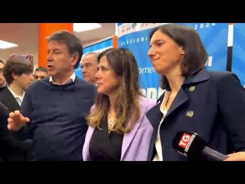 Todde vince in Sardegna, l’abbraccio con Conte e Schlein: «Sì, cambia il vento»