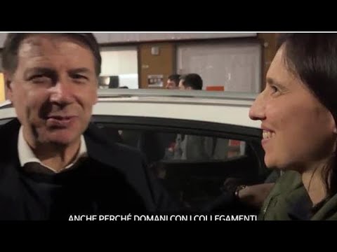 La notte di festa di Schlein e Conte tra canti sardi e brindisi per strada