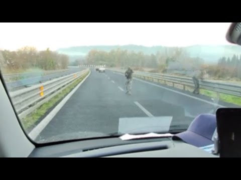 Assalto al portavalori in Sardegna: la colonna di fumo e le auto in coda