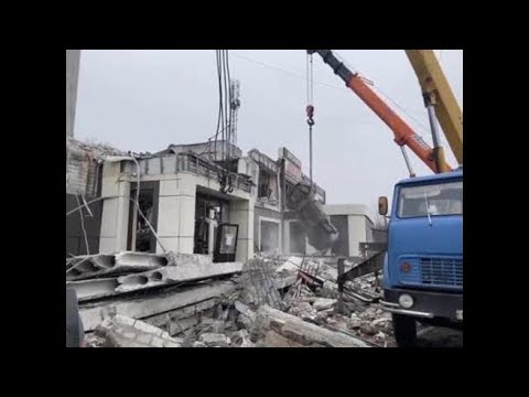 Bombe ucraine su un panificio a Lisichansk: la struttura è sventrata
