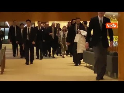 “Abbiamo sfidato la neve” Meloni scherza con i cronisti arrivando al punto stampa a Tokyo