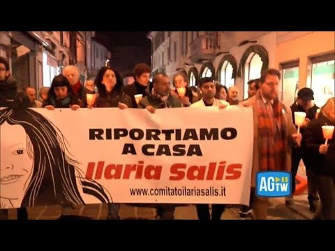 La fiaccolata a Monza per chiedere la liberazione di Ilaria Salis