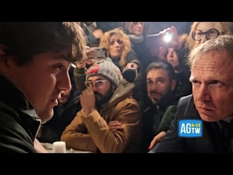 Un giovane agricoltore in lacrime davanti al ministro Lollobrigida: «Voglio vivere del mio…