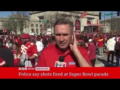 Il momento in cui si sentono gli spari alla parata per la vittoria dei Chiefs nel Super Bowl nel…
