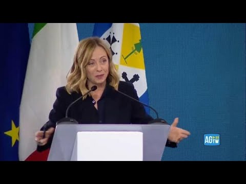 Meloni a De Luca: «Tutti collaborativi, tranne uno… Lavori invece di manifestare»