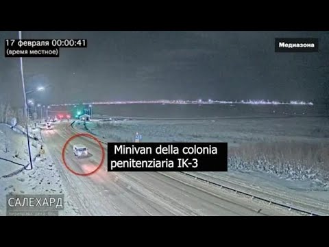 L’ultimo viaggio di Navalny, in un video il corteo di auto che ha accompagnato il corpo…