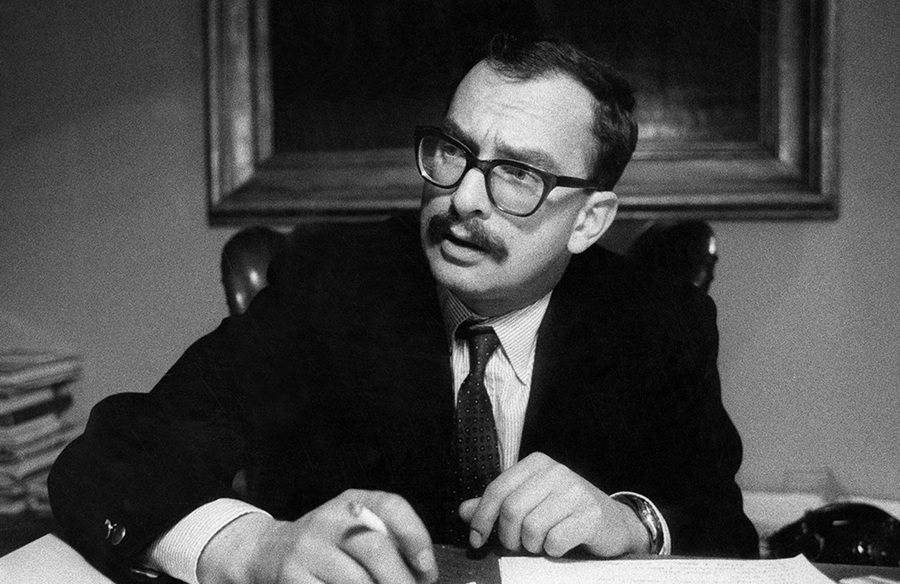 Le ombre sulla morte di Feltrinelli – La Costituzione Vaticana – Un tricolore per l’Italia unita