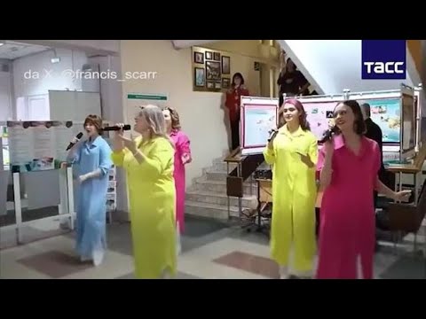 Russia al voto per le elezioni presidenziali tra folklore e show improvvisati