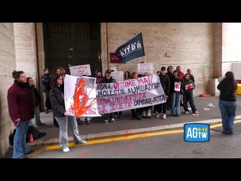 Vernice rossa sulla foto della rettrice dell’Università La Sapienza: «Troppi casi di molestie»