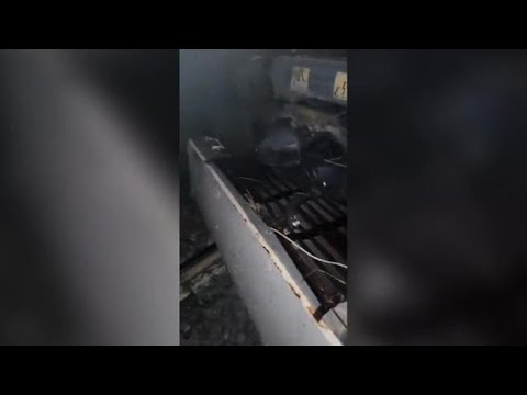 Il treno della Circumvesuviana investe un frigorifero sui binari