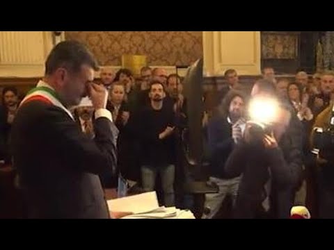 Il sindaco di Bari Decaro: «Se ci sono sospetti rinuncio alla scorta». Poi lascia la sala in…