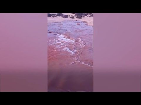 Sardegna: fiume rosso nel mare di Piscinas, allarme disastro ambientale
