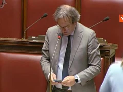 Bonelli ricorda alla Camera Ennio Calabria: Pittore geniale ha unito impegno culturale e…