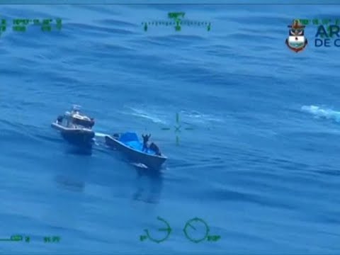 Colombia, la Marina sequestra oltre 3 tonnellate di cocaina: il video dell’inseguimento