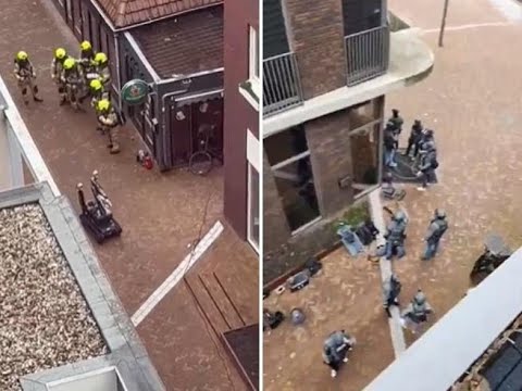 Artificieri al lavoro con un robot a Ede: uomo tiene in ostaggio diverse persone