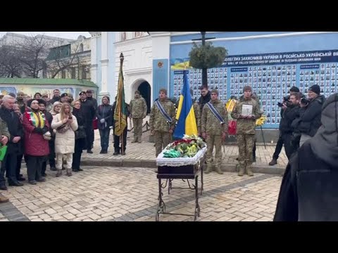 Il funerale di Stato del primo soldato lituano caduto combattendo per L’Ucraina