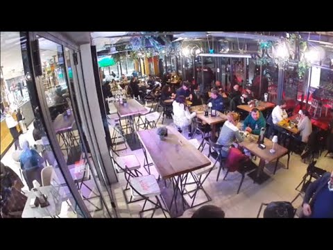 Gli spari e la fuga tra i tavoli del bar: il video della sparatoria a Frosinone