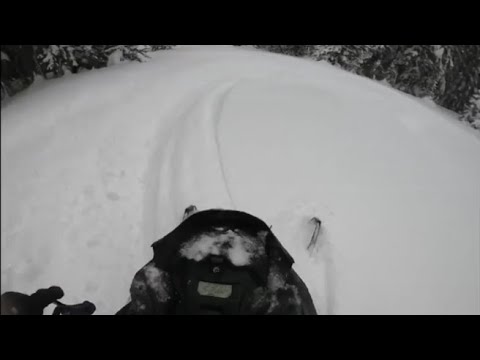 Il fuoripista in motoslitta finisce male. Travolto da una valanga, rimane sepolto per diversi…