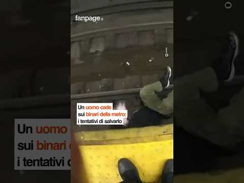 Un uomo cade sui binari della metropolitana: l’intervento della polizia #shorts