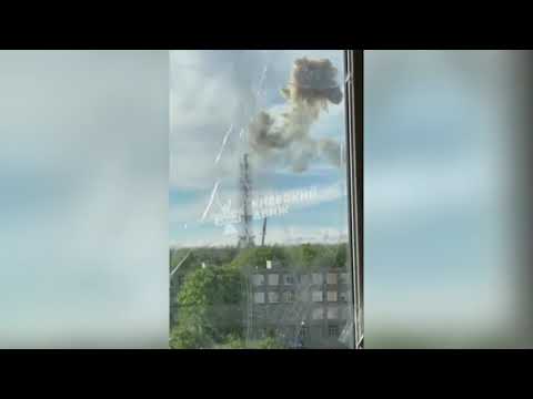 Attacco russo colpisce la torre della televisione a Kharkiv, in Ucraina: in un video il momento…