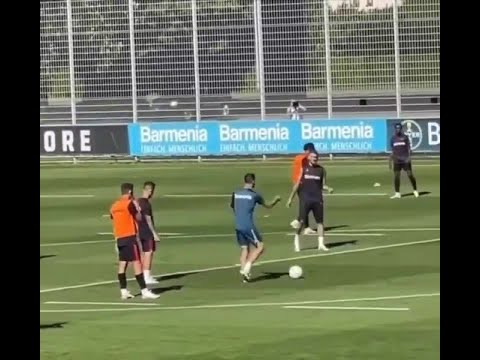 Xabi Alonso interrompe l’allenamento del Bayer Leverkusen: c’è una giocata che non vuole vedere