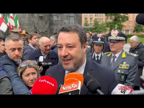 25 Aprile, Salvini alla commemorazione dei caduti a Milano: «Governo antifascista? Mi sembra ev…
