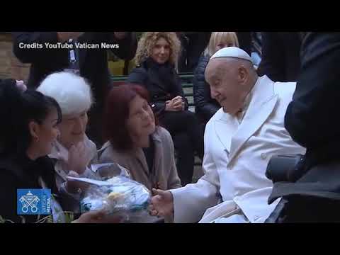 Papa Francesco a Venezia, il saluto con le detenute della Giudecca: «Avete un posto speciale ne…