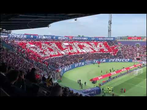 Bologna-Udinese, la coreografia dei tifosi rossoblù
