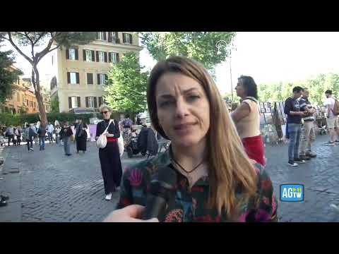 Roma, Trastevere: coreografie fra i turisti per la danza per la pace a piazza Trilussa
