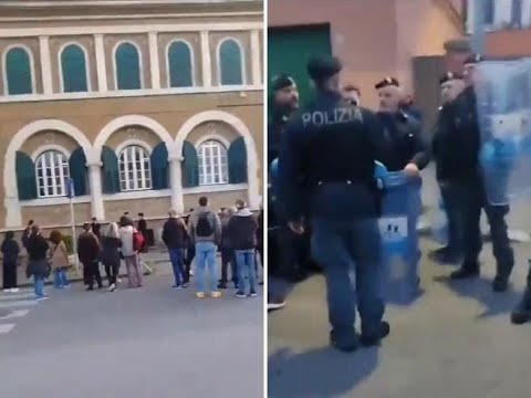 L’ex ministro Speranza contestato a Ostia dai no vax: gli gridano «Assassino»