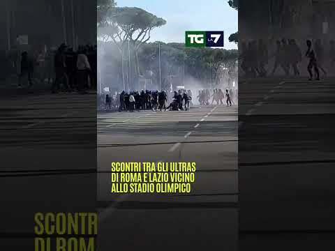 Scontri tra gli ultras di #Roma e #Lazio vicino allo stadio #Olimpico