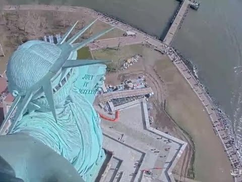 La statua della libertà trema per il terremoto, le immagini della Earthcam