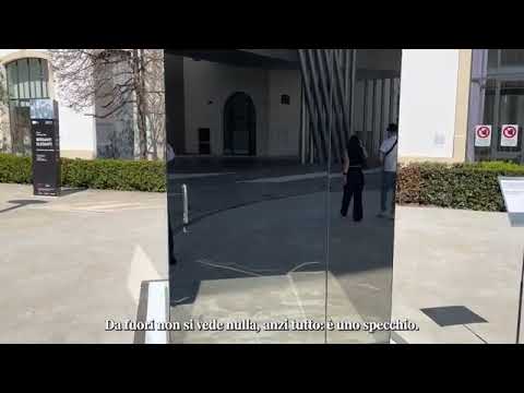 Roma: al Maxxi il bagno in mezzo alla piazza ha tutte le pareti in vetro, ma la privacy è garantita