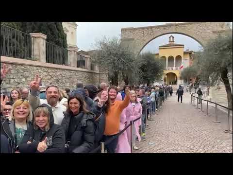 Vasco al Vittoriale, coda infinita di fan al Vittoriale