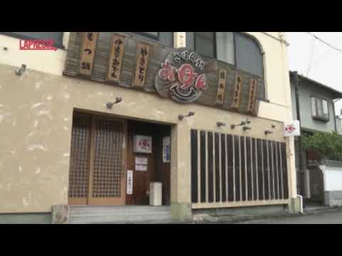 Terremoto in Giappone, la scossa in un video: nel ristorante centinaia di stovilie distrutte